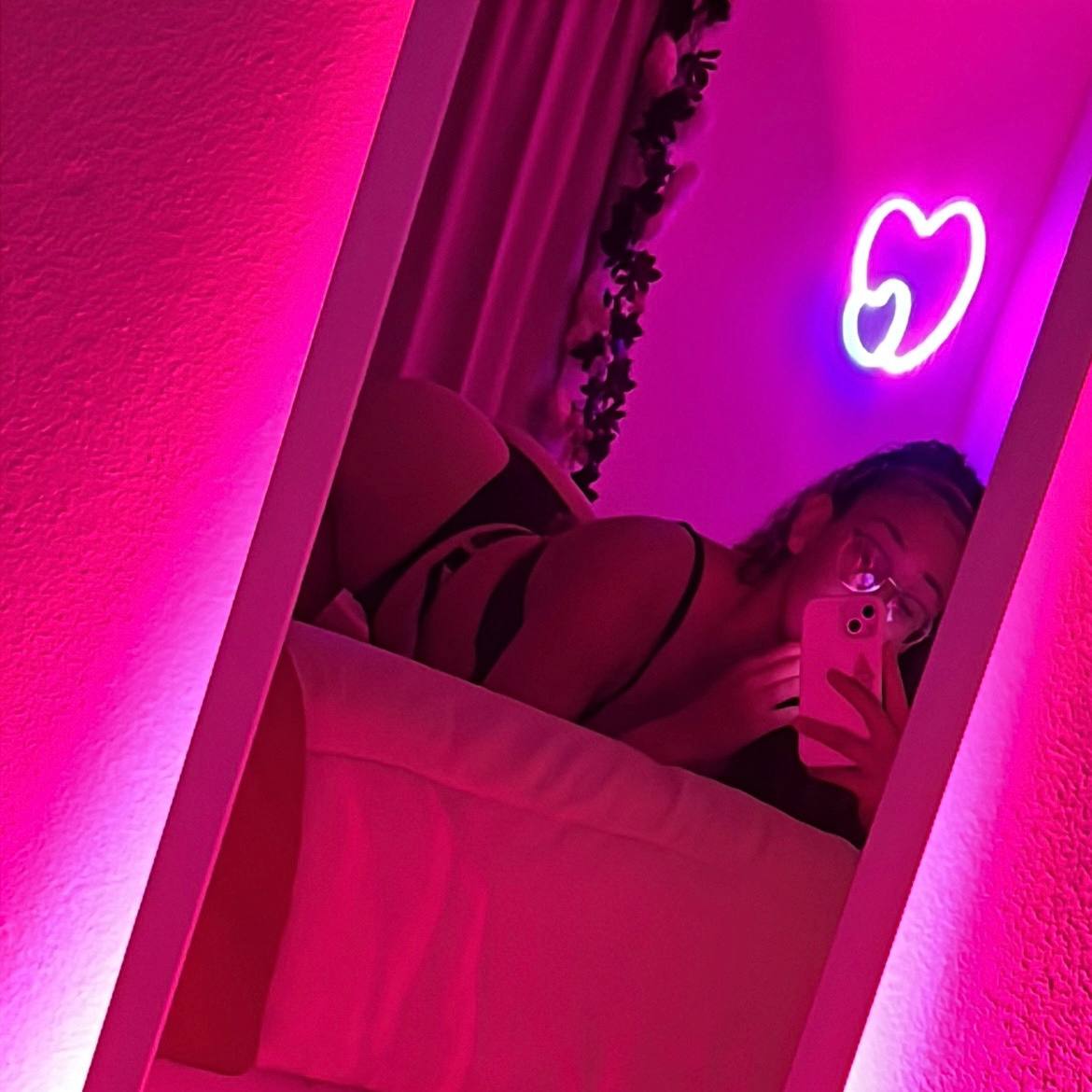 Pretty Pink Baby X - VIP Discord (nudes, premades, sex tapes... more)